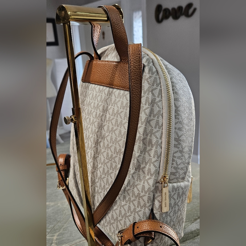 NWT Michael Kors Abbey MK Signature Backpack Vanilla Brown Gold - Picture 7 of 15